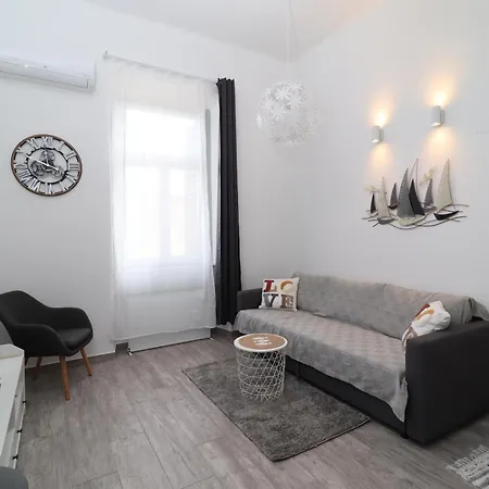 Santa Monica Lovran